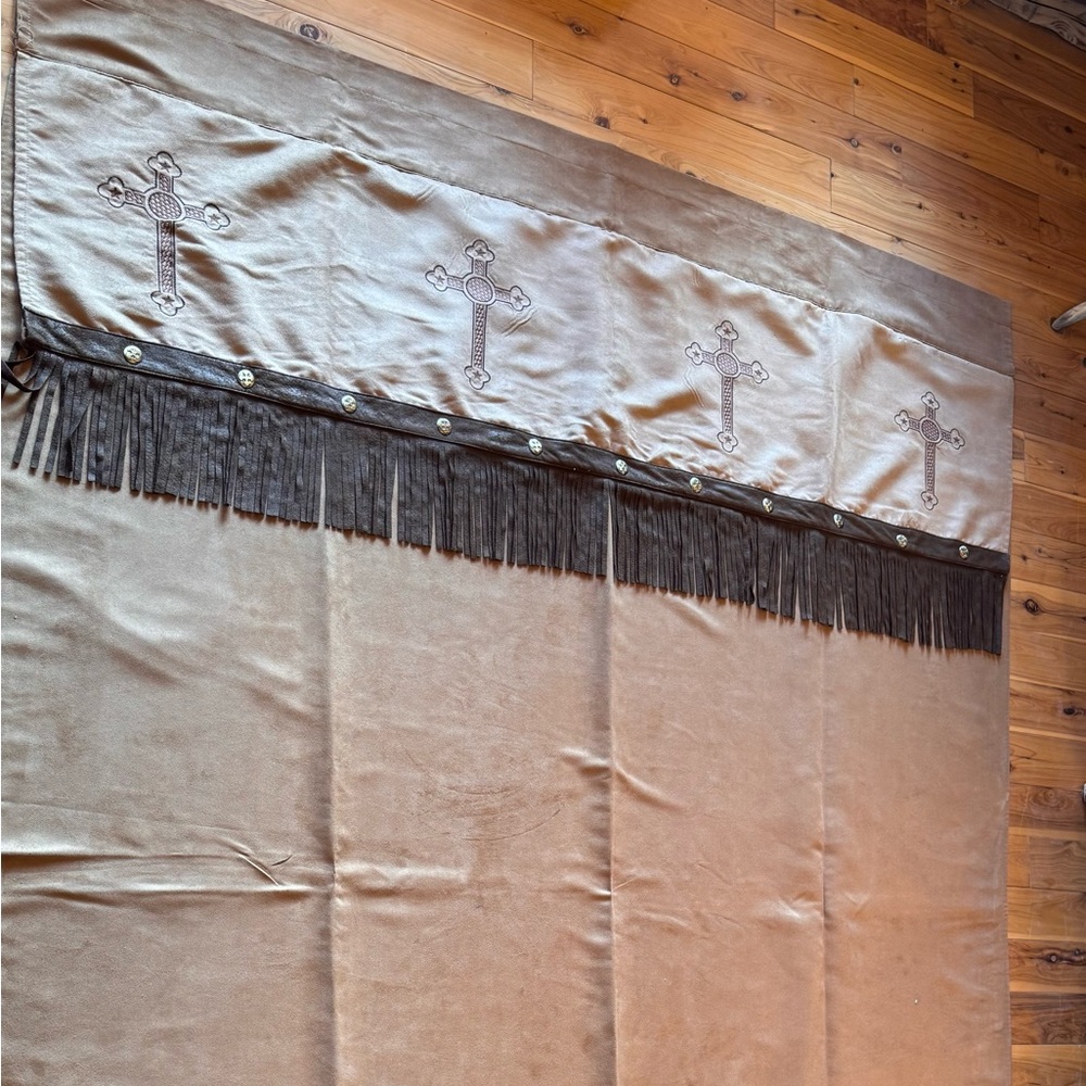 Western Faux Leather 2 drapes. Lined. 18”tassel topper. Excellent condition. - Picture 5 of 13